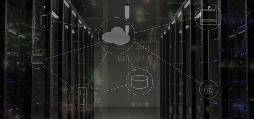 serverraum mit netzwerkkomponenten