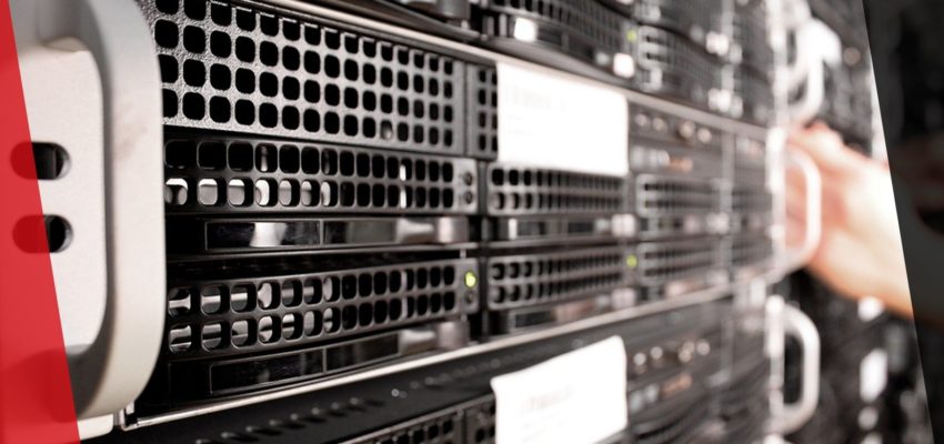 ein server-rack, mit mehreren servern in nahaufnahme